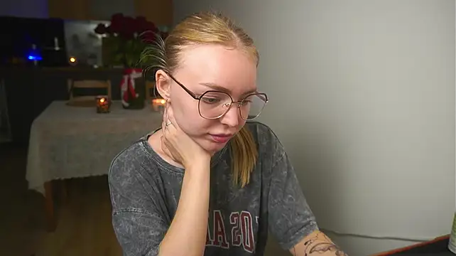 XXX chat uživo modela Emilyemmi
