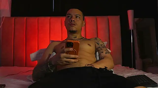Chat +18 de AlphaMasterXxx ao vivo
