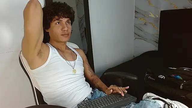 MaximilianRoth Live XXX-Chat