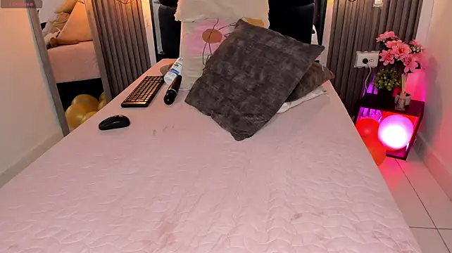kristakinnky Adlı Modelin Canlı XXX Sohbeti