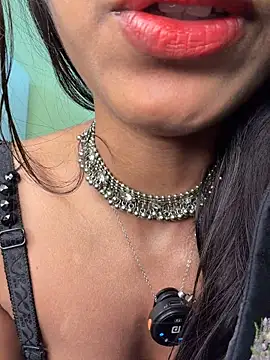 Riya_R24's Live XXX Chat