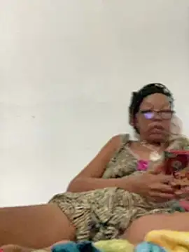 Ladyzee25's Live XXX Chat