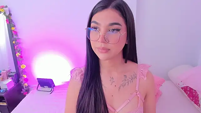 RoseCassie Adlı Modelin Canlı XXX Sohbeti