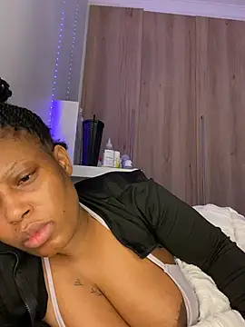 RainBougie's Live XXX Chat