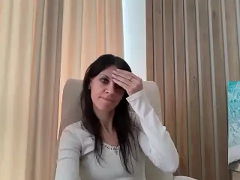 InjaAtHome Adlı Modelin Canlı XXX Sohbeti