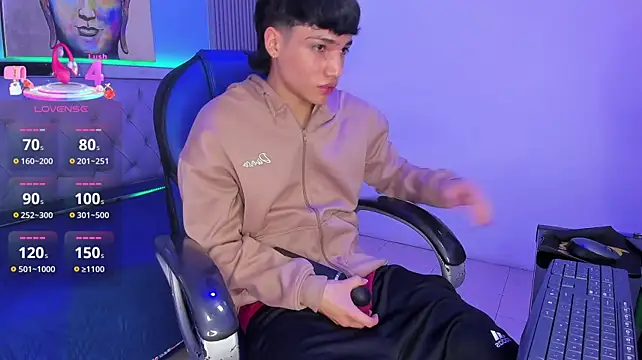 SamBlack_ élő XXX-chatje