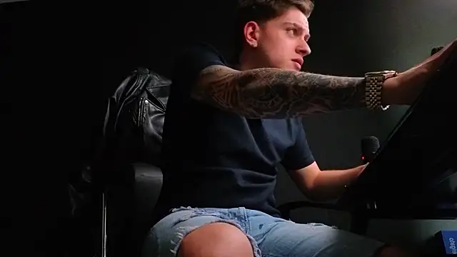 FelixStarkk élő XXX-chatje