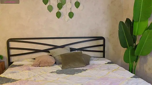 Miaa_Hill Adlı Modelin Canlı XXX Sohbeti