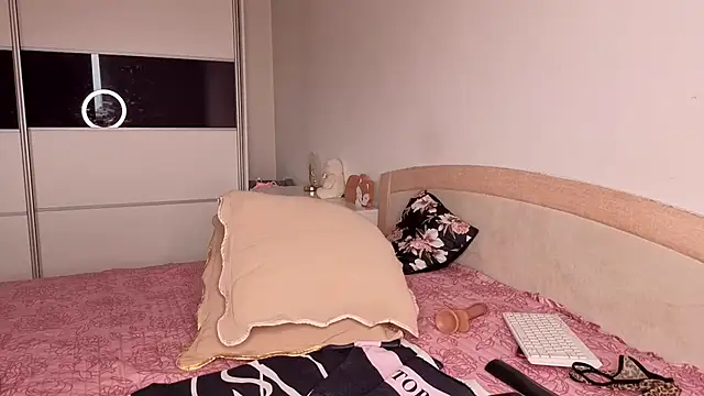 dottika élő XXX-chatje