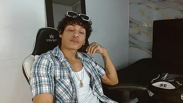 MaximilianRoth Live XXX-Chat