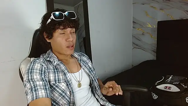Chat +18 de MaximilianRoth ao vivo
