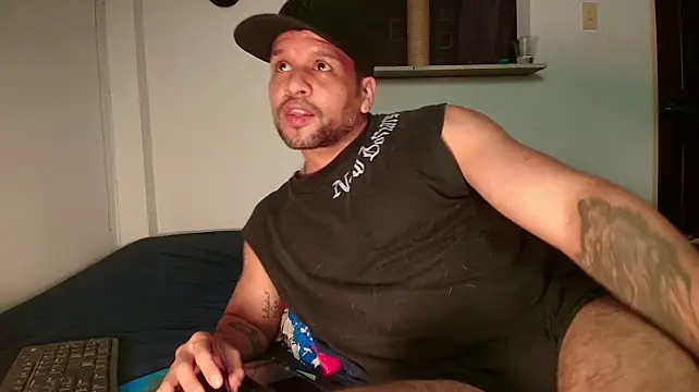 Show modela LucasGaeel na web-kameri