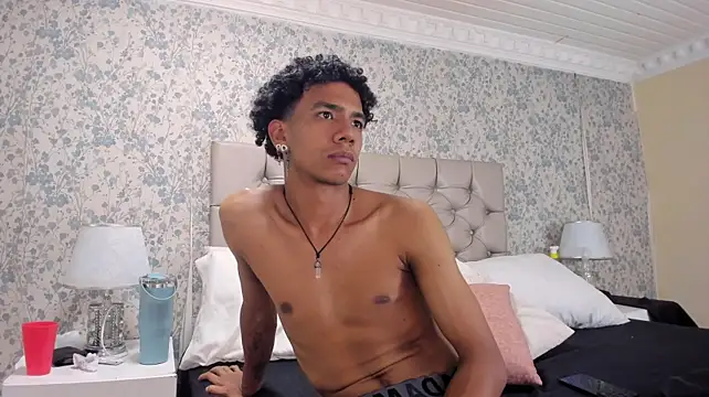 MarckThompsonn – Naživo XXX chat