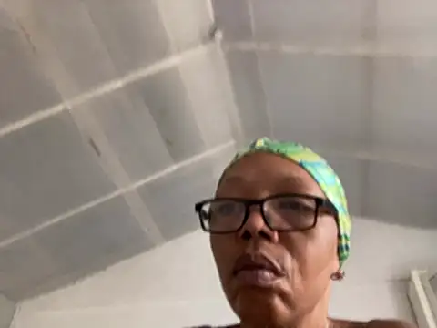 Chat XXX ao vivo de Ladyzee25