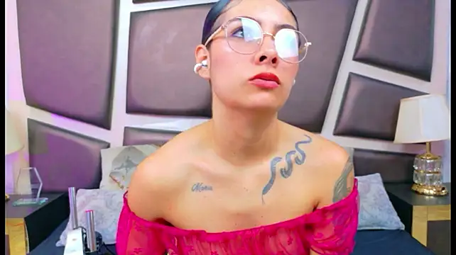 XXX chat uživo modela NicoleEsposito