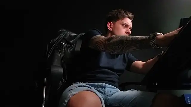 Chat +18 de FelixStarkk ao vivo