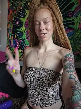 LucidLucy webkamerás műsora