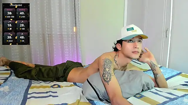 tom_Howard Live XXX-Chat