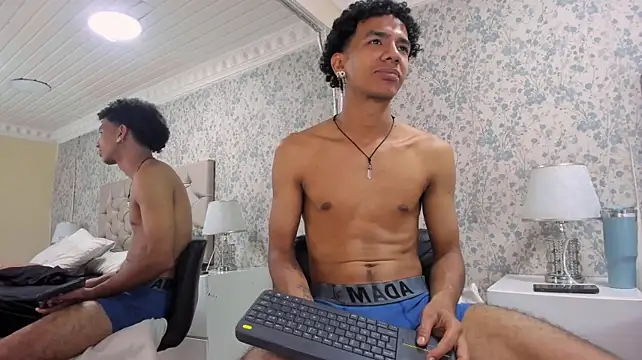 Chatroom XXX en direct de MarckThompsonn
