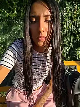 دردشة AndreeaMuller الجنسية المباشرة