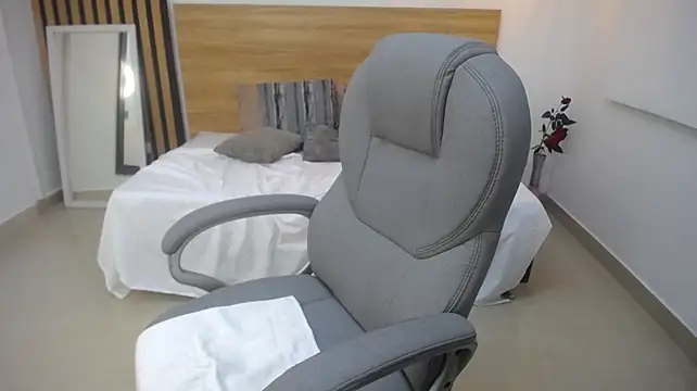 XXX chat uživo modela Paolahills