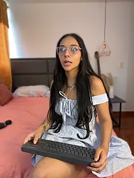 AuroraNoir_ XXX чат на живо
