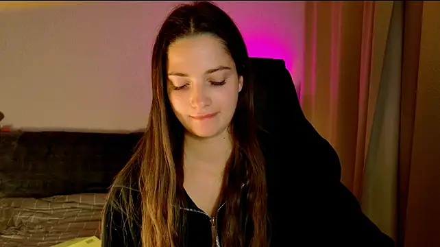 Chatroom XXX en direct de KiraVair