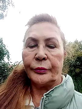 Hottie-Mom's Live XXX Chat