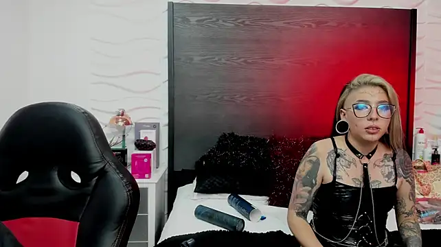 แชท XXX สดของ inkedsinners_