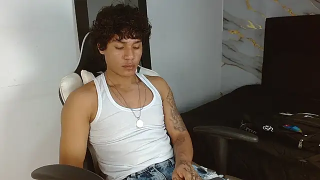 Show modela MaximilianRoth na web-kameri