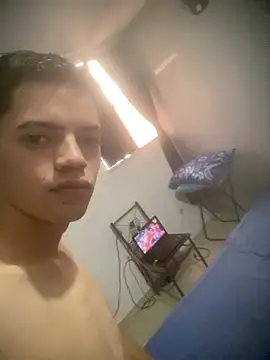 Latinos_2001 Adlı Modelin Canlı XXX Sohbeti