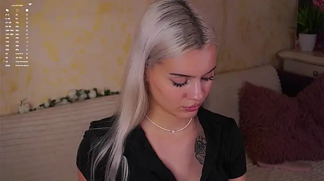 ReneaGilley élő XXX-chatje