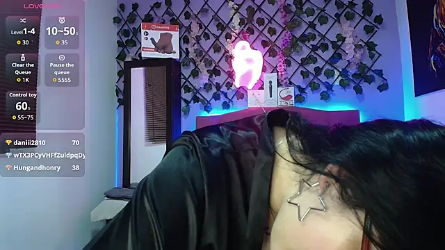 Chat XXX en directo de Emmie_Hot