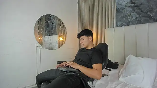 dark_ay's Live XXX Chat