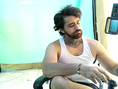 aronmiller404: απευθείας συνομιλία ΧΧΧ