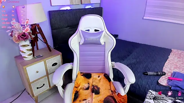 Chat XXX en directo de kiara_goldd