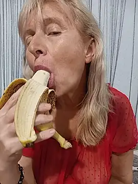 XXX chat uživo modela TrinaAdair