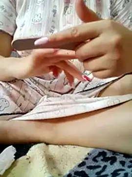 Bombamom Adlı Modelin Canlı XXX Sohbeti