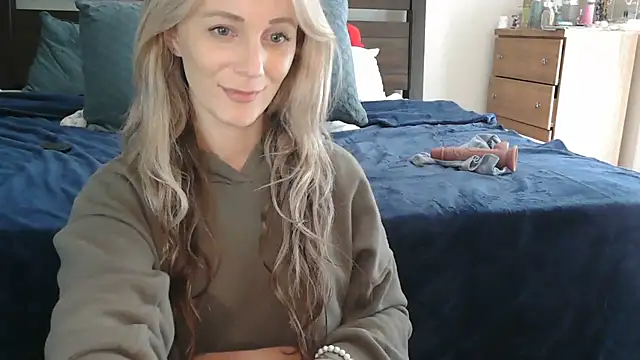 Heyitsmee33 Webcam show