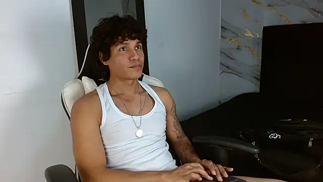 Chat XXX en directo de MaximilianRoth