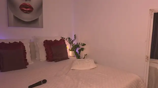 LoveMika32 Adlı Modelin Canlı XXX Sohbeti