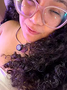 Chatroom XXX en direct de CurlyMilf_Vannexxxa