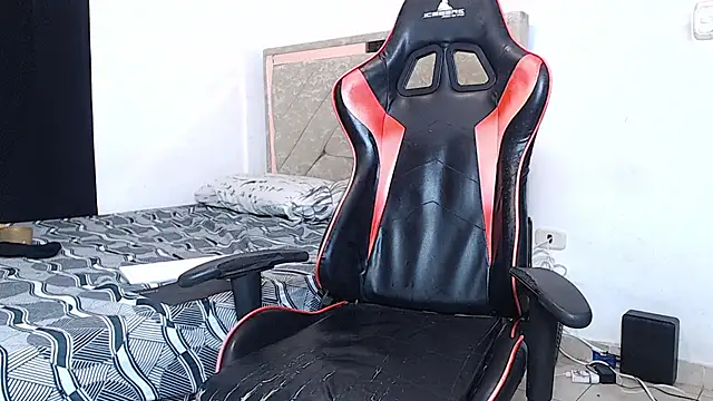 Javier_Hot27_ Chat XXX in diretta