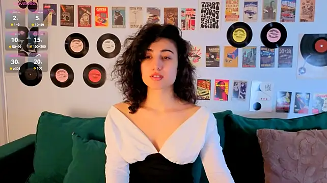 Maya_Rogerss Adlı Modelin Canlı XXX Sohbeti