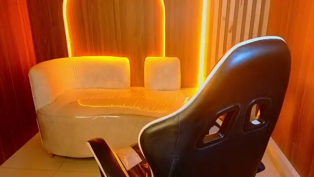 Aratna_Blonde_Tx Chat XXX in diretta