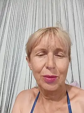 Chat +18 de TrinaAdair ao vivo