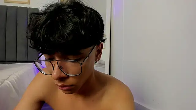 XXX chat uživo modela Adams__Bobby