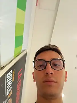 Thiago_Jones1: διαδικτυακό σόου στην κάμερα