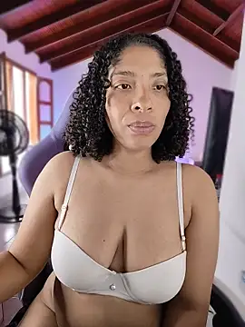 DannaBerry Adlı Modelin Canlı XXX Sohbeti