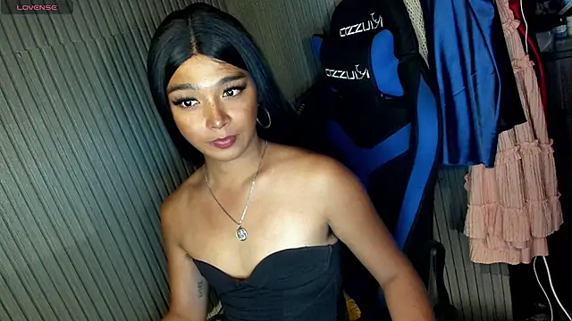 Онлайн чат XXX TrinityFucksYou